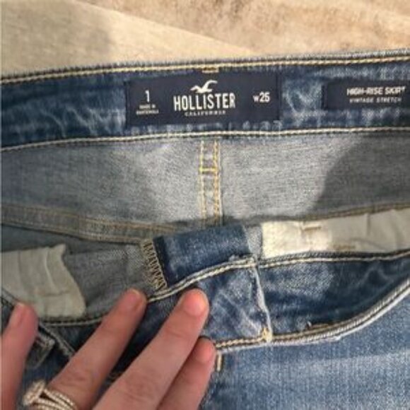 Denim Distressed Skirt Hollister size 1 - Picture 3 of 3